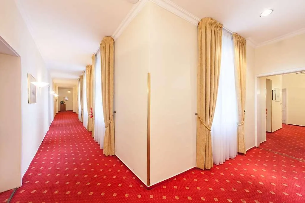 Hotel Kronprinz Berlin 3*,