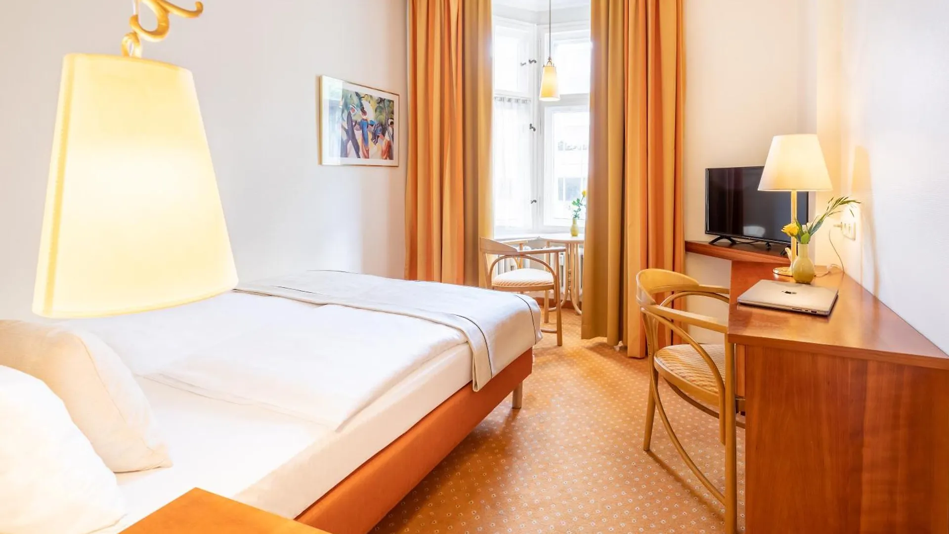 Hotel Kronprinz Berlin 3*,